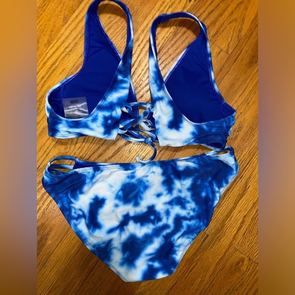 2 PC Tie-Dye Bikini Set Top Size M, Bottom Size L, Blue & White - Picture 7 of 8